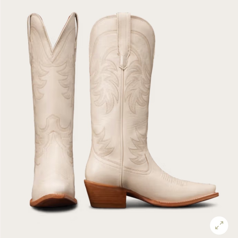 Tecovas Annie in Bone in a size 10.